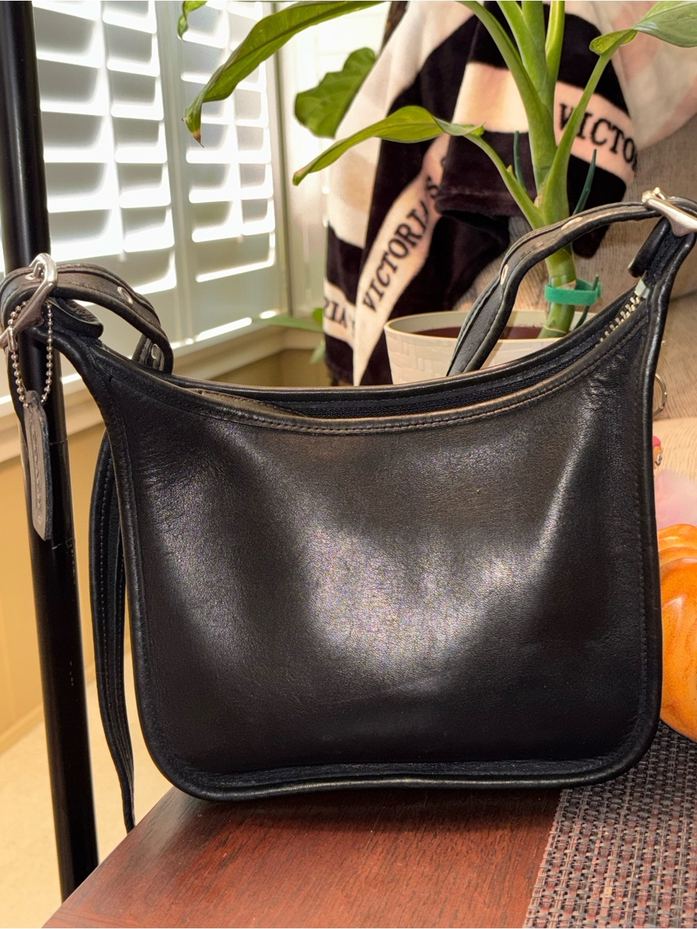 VTG COACH Janice Black
Leather Crossbody